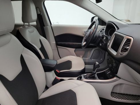 Used 2018 Jeep Compass Latitude w/ Popular Equipment Group FWD image 19