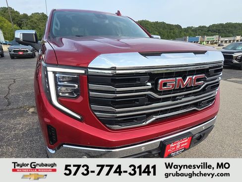 Used 2023 GMC Sierra 1500 SLT w/ SLT Premium Plus Package AWD/4WD image 13