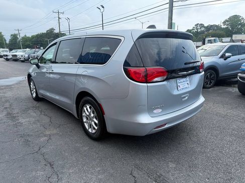 Used 2023 Chrysler Voyager LX FWD image 5
