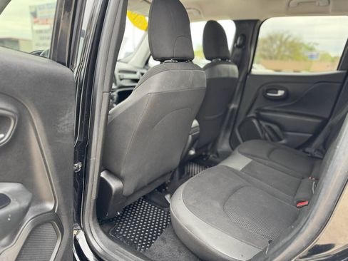 Used 2019 Jeep Renegade Altitude w/ Quick Order Package 2XM AWD/4WD image 15