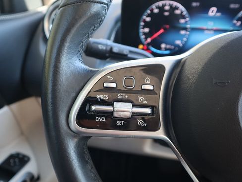 Certified 2022 Mercedes-Benz GLB 250 4MATIC w/ Premium Package Lite image 18