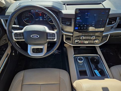 Used 2024 Ford Expedition Max XLT image 16