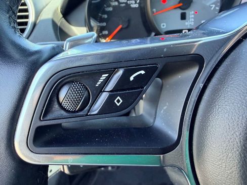 Used 2019 Porsche 718 Boxster RWD image 21