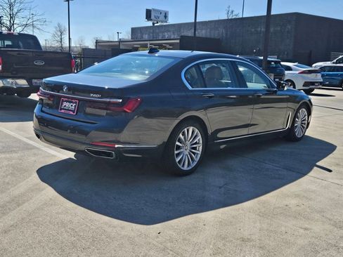 Used 2022 BMW 740i w/ Premium Package image 5