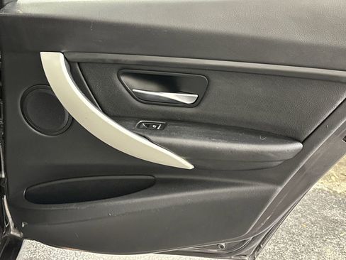 Used 2018 BMW 320i Sedan image 31