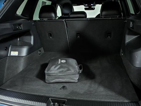 Certified 2025 Volkswagen Tiguan SE R-Line AWD/4WD image 9