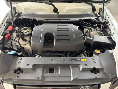 Used 2023 Land Rover Defender 130 X-Dynamic SE AWD/4WD image 27