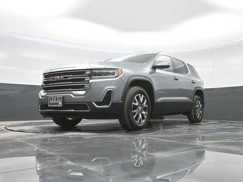 Used 2023 GMC Acadia SLE image 32