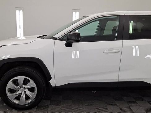 Used 2022 Toyota RAV4 LE image 9