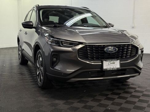 Used 2024 Ford Escape Platinum image 2