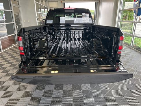 Used 2025 Nissan Frontier SV image 6