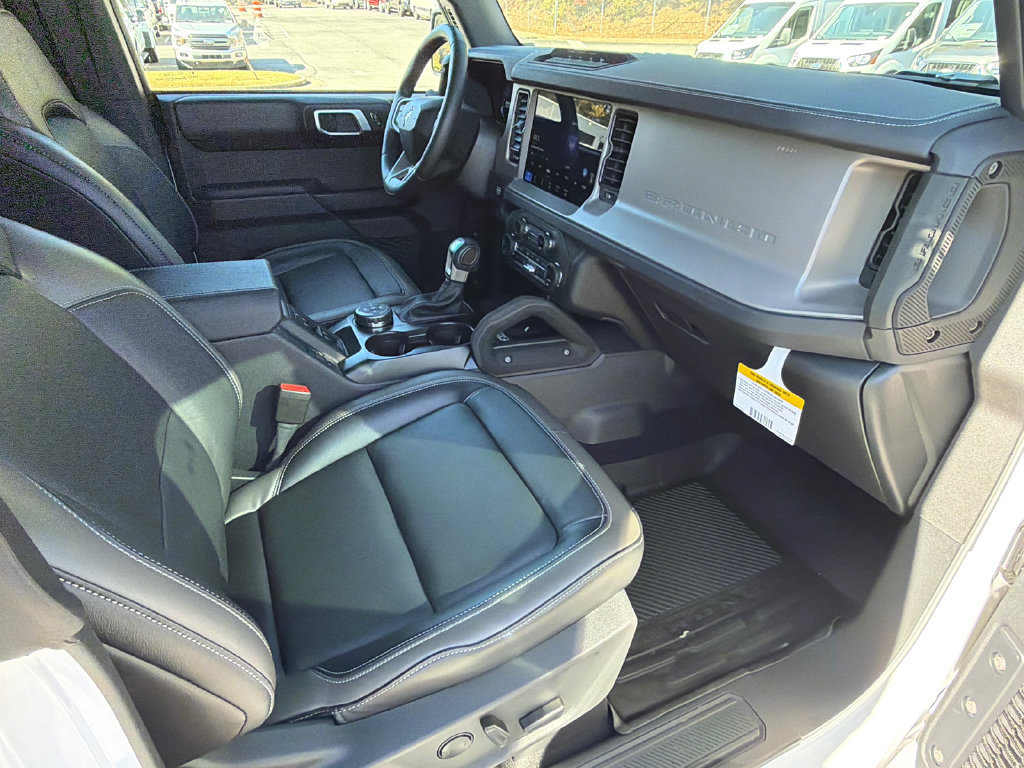 Used 2025 Ford Bronco Outer Banks w/ Sasquatch Package AWD/4WD image 13