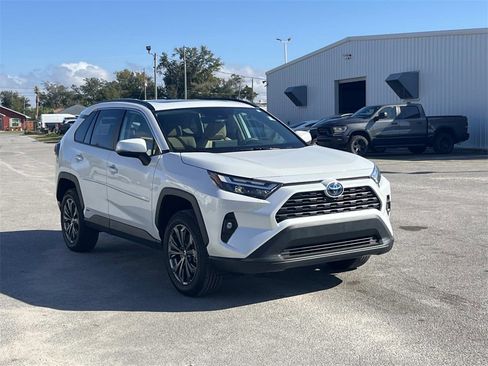 Used 2023 Toyota RAV4 XLE Premium image 7