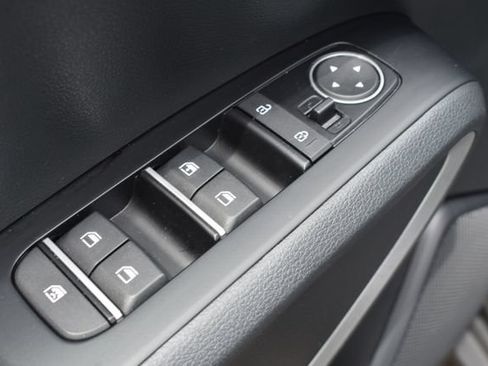 Used 2025 Kia Soul LX w/ LX Technology Package FWD image 17