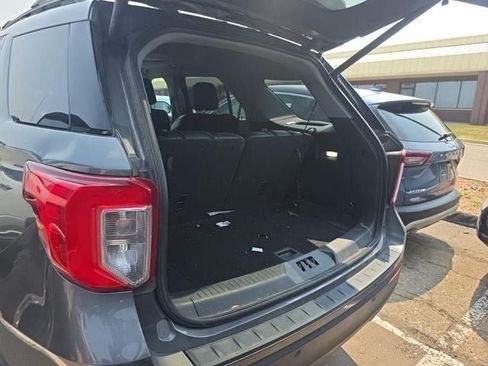 Used 2022 Ford Explorer XLT w/ Equipment Group 202A AWD/4WD image 10