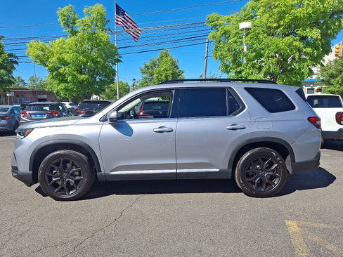 Used 2025 Honda Pilot Touring image 10