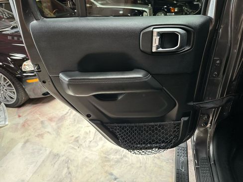 Used 2018 Jeep Wrangler Unlimited Sahara AWD/4WD image 29