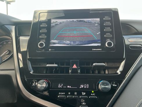 Used 2024 Toyota Camry SE image 29