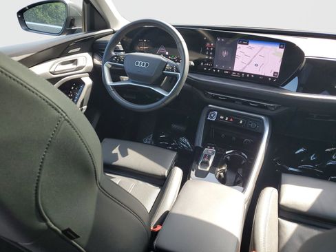 Used 2025 Audi Q5 Premium Plus w/ Premium Plus image 12