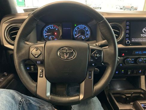 Used 2023 Toyota Tacoma TRD Off-Road w/ Technology Package AWD/4WD image 5