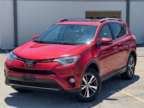 Used 2017 Toyota RAV4 XLE FWD image 2