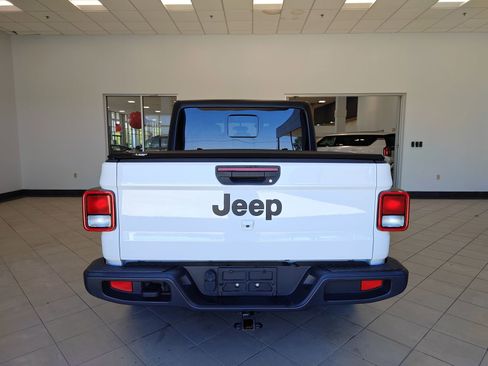 Used 2020 Jeep Gladiator Sport w/ Quick Order Package 24S AWD/4WD image 4