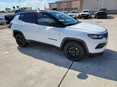 Used 2023 Jeep Compass Altitude image 7