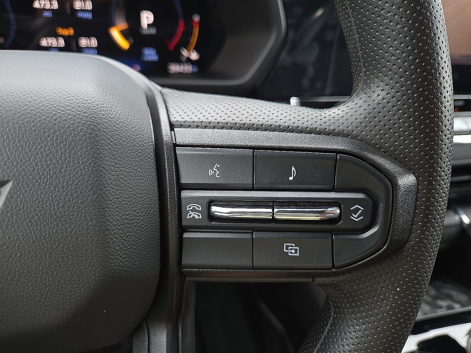 Used 2024 Chevrolet Colorado Trail Boss w/ Advanced Trailering Package AWD/4WD image 18