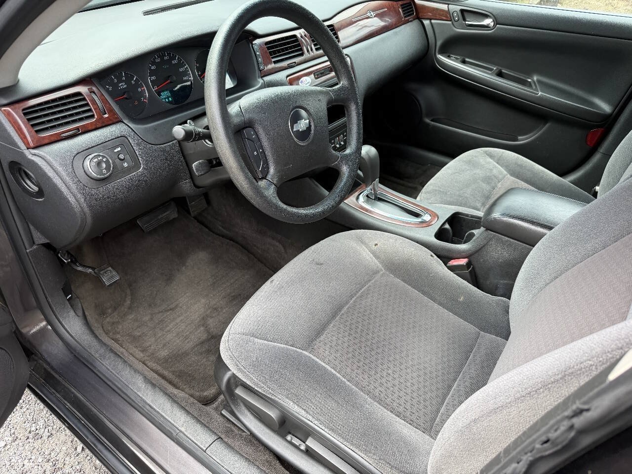 Used 2008 Chevrolet Impala LT FWD image 17