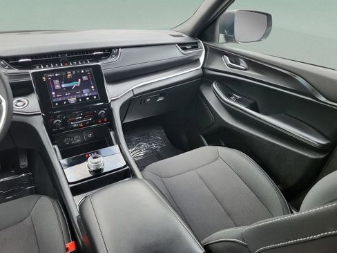 Used 2025 Jeep Grand Cherokee Laredo X w/ Luxury Tech Group I image 41