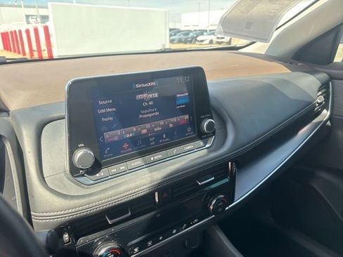 Used 2022 Nissan Rogue SV FWD image 8