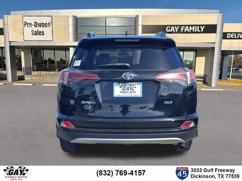 Used 2017 Toyota RAV4 XLE FWD image 19