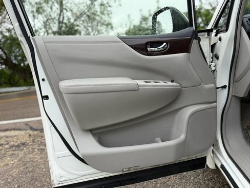 Used 2015 Nissan Quest SL image 15