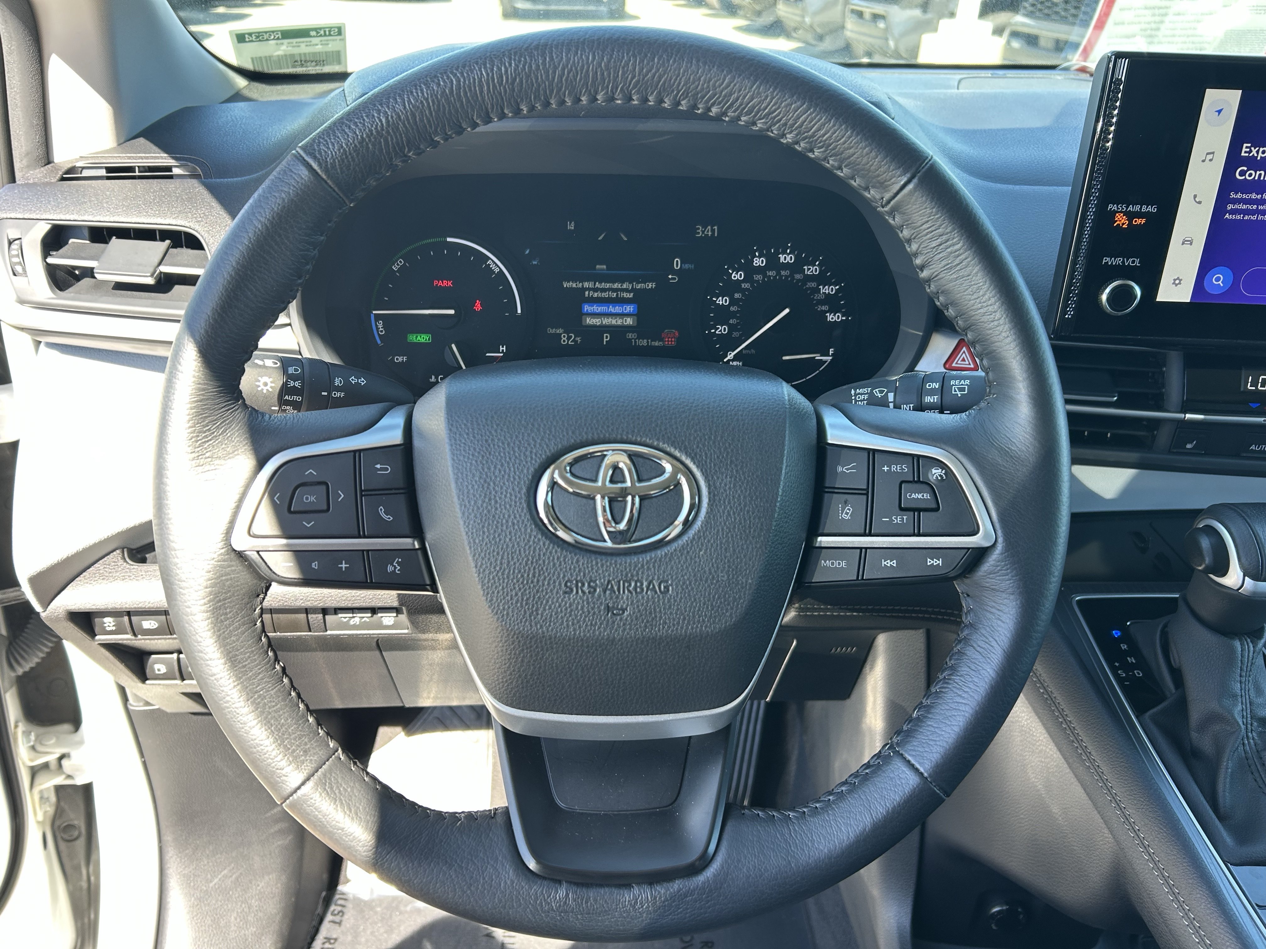 Used 2025 Toyota Sienna XLE FWD image 25
