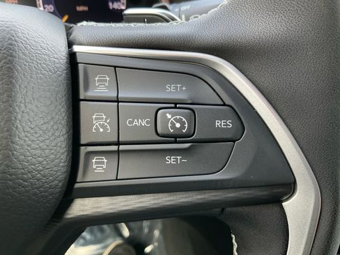 New 2025 Jeep Grand Cherokee L Altitude image 18