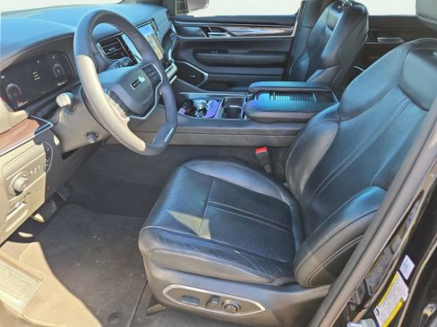 Used 2023 Jeep Wagoneer 4WD w/ Premium Group I image 15