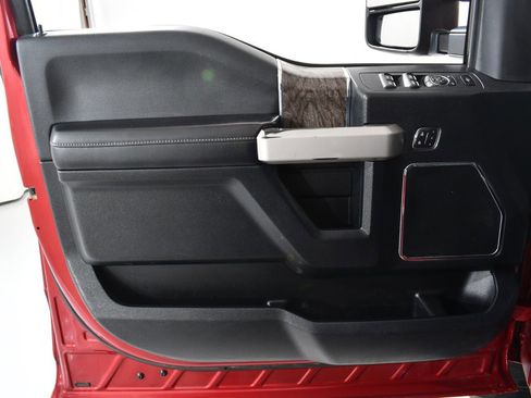 Used 2017 Ford F250 Lariat w/ Chrome Package image 25