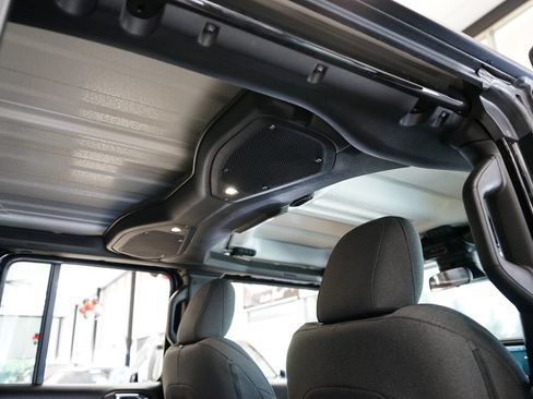 Used 2024 Jeep Wrangler Unlimited AWD/4WD image 12