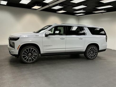 New 2026 Chevrolet Suburban High Country AWD/4WD image 2