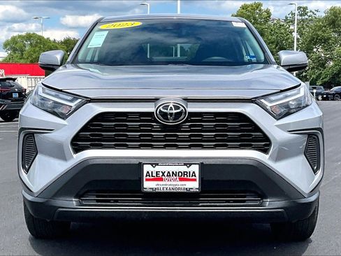 Used 2023 Toyota RAV4 LE AWD/4WD image 3