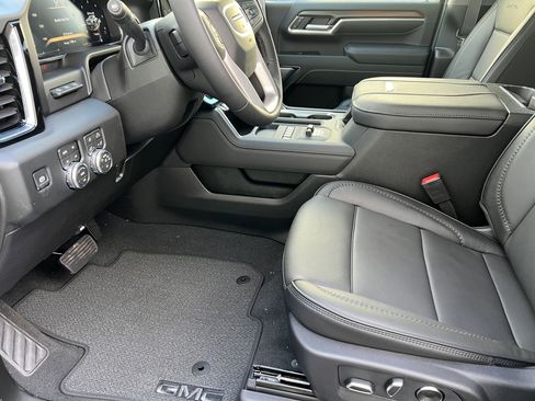 New 2026 GMC Sierra 2500 Denali w/ Denali Reserve Package image 15