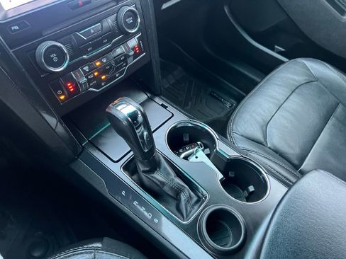 Used 2017 Ford Explorer XLT w/ Equipment Group 202A image 18