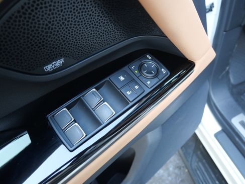 Certified 2025 Lexus LX 600 4WD w/ Luxury Package image 7