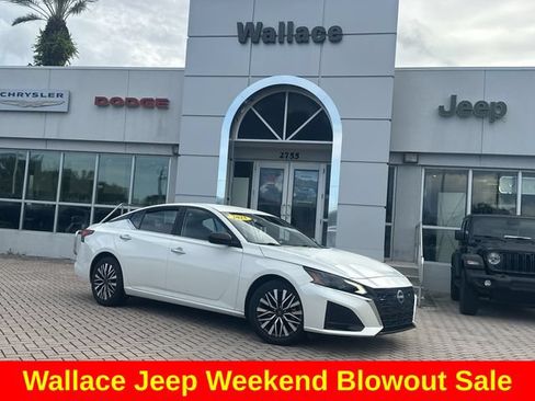 Used 2025 Nissan Altima 2.5 SV FWD image 1