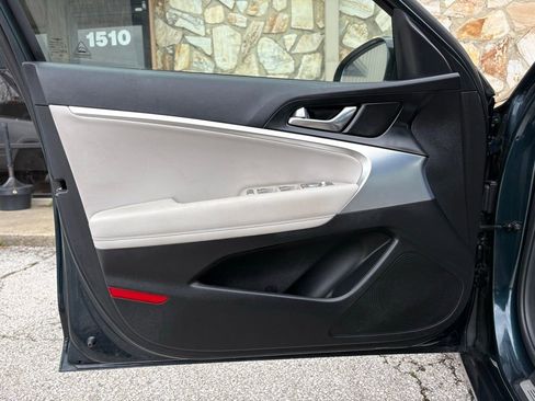 Used 2023 Genesis G70 2.0T AWD/4WD image 19