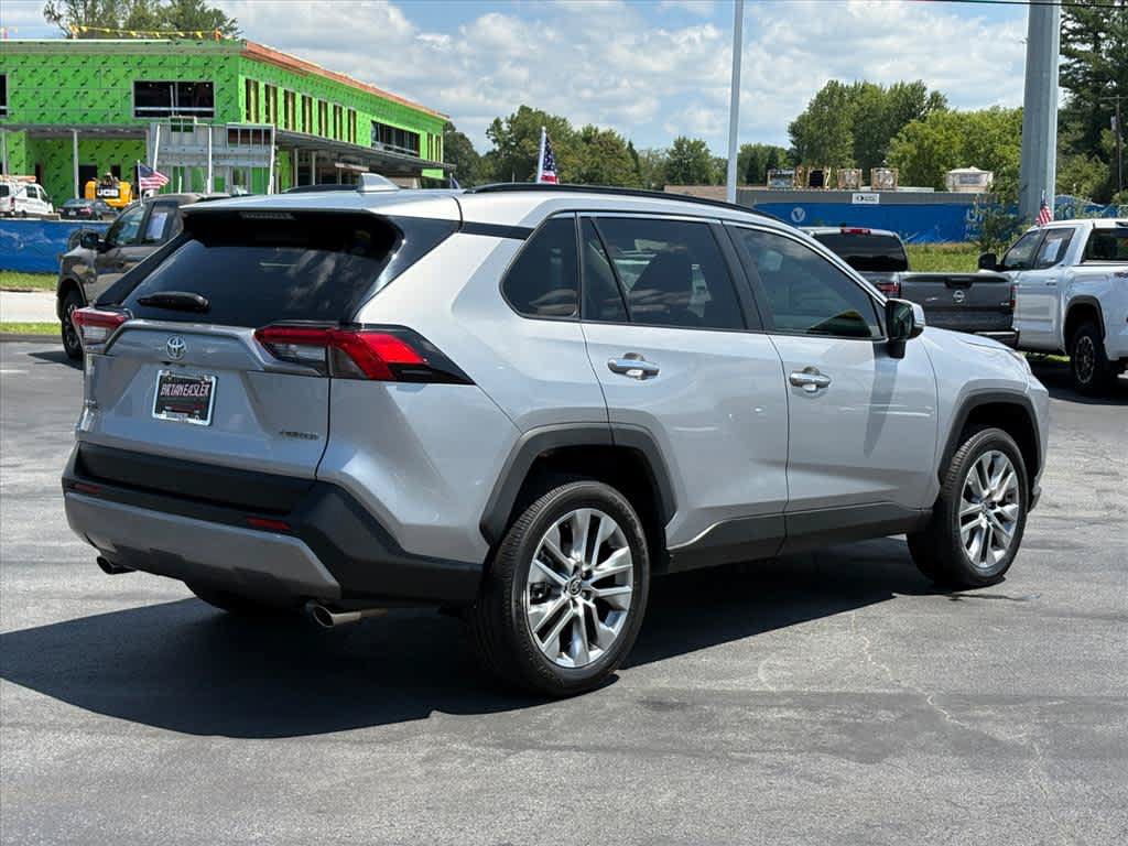 Used 2022 Toyota RAV4 Limited FWD image 3