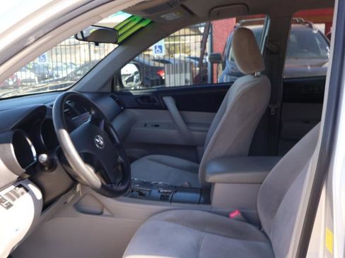 Used 2010 Toyota Highlander 2WD image 9