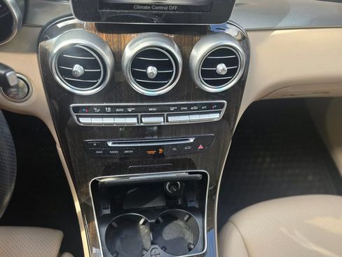 Used 2019 Mercedes-Benz GLC 300 4MATIC image 20