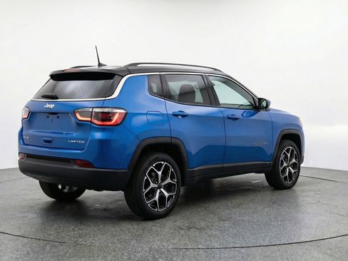 Used 2025 Jeep Compass Limited AWD/4WD image 9