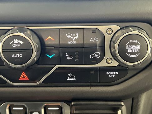 Used 2025 Jeep Wrangler Unlimited Sahara image 46